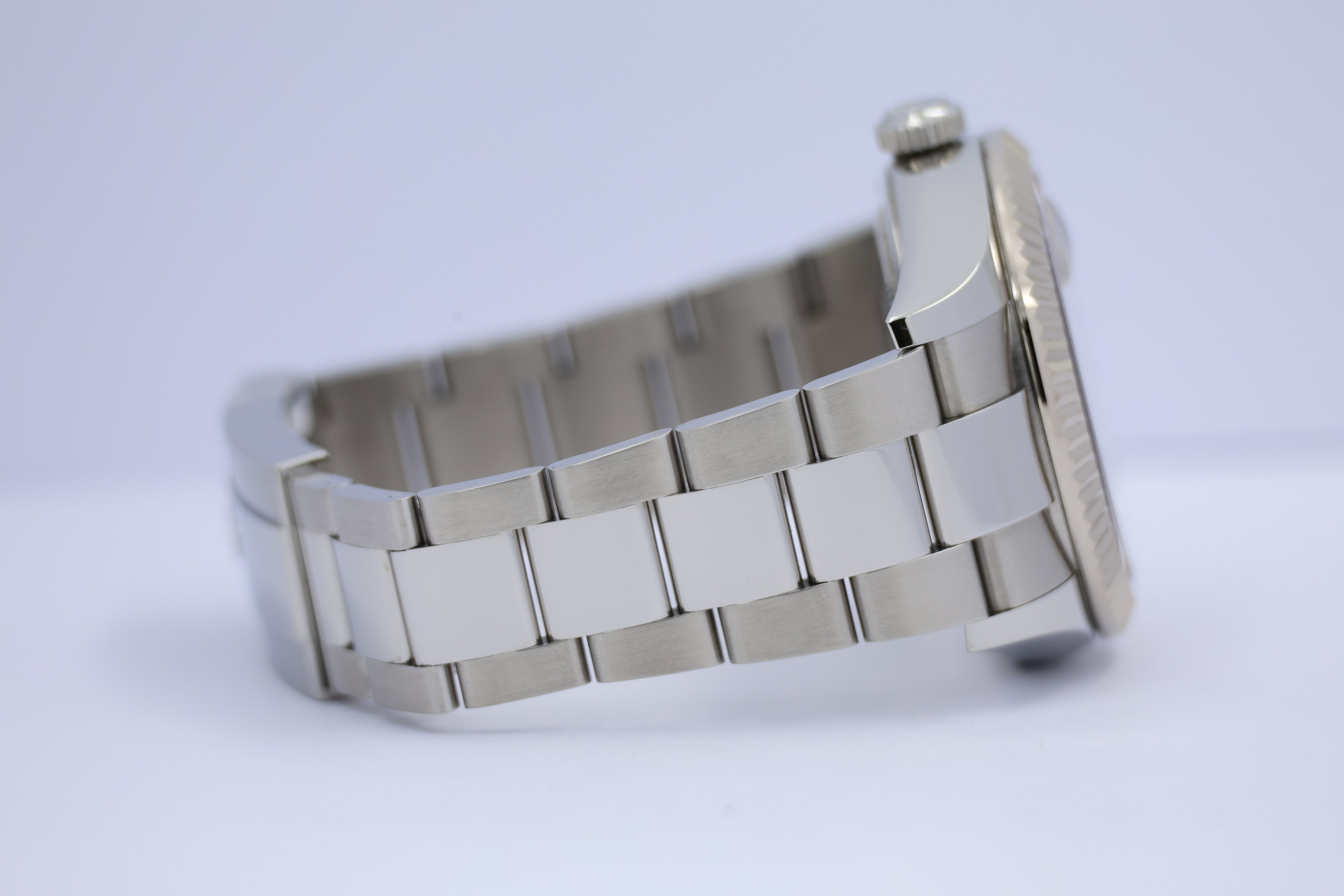 Rolex Oyster Perpetual Sky-Dweller Automatic 326934 Box + above papers