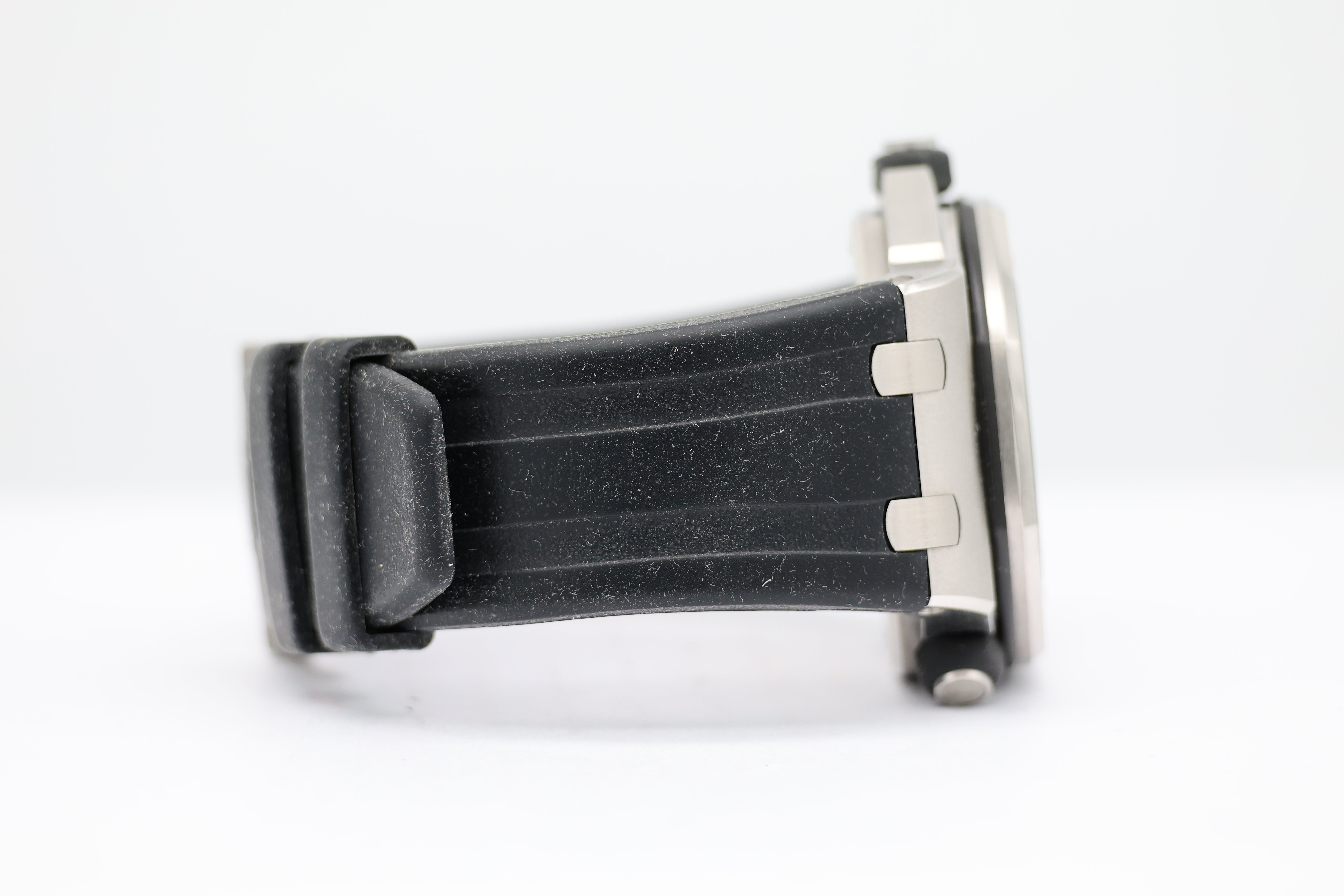 Audemars Piguet Royal Oak Offshore Diver Automatik 15710ST - Detailansicht 4