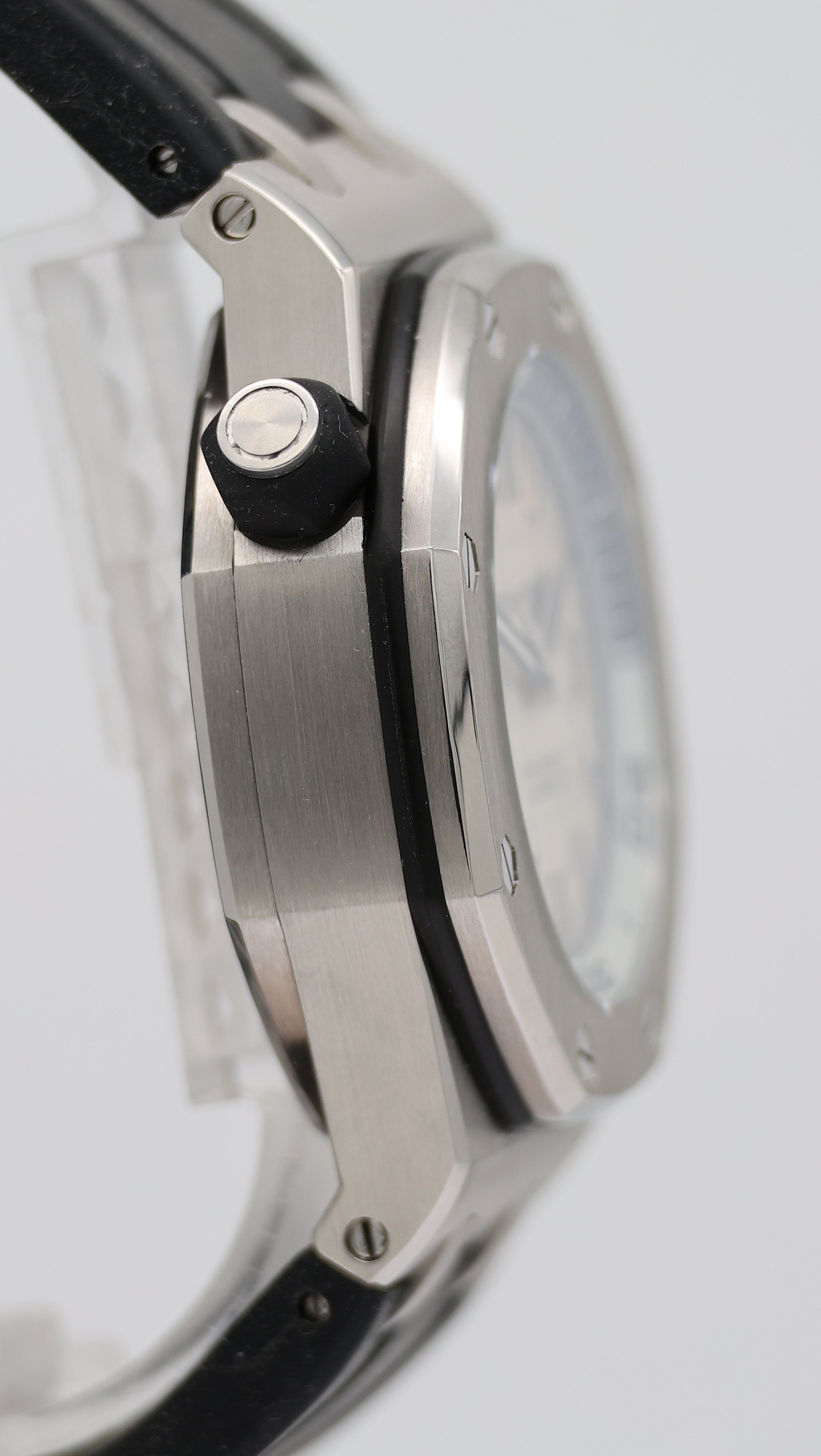 Audemars Piguet Royal Oak Offshore Diver Automatik 15710ST - Detailansicht 7