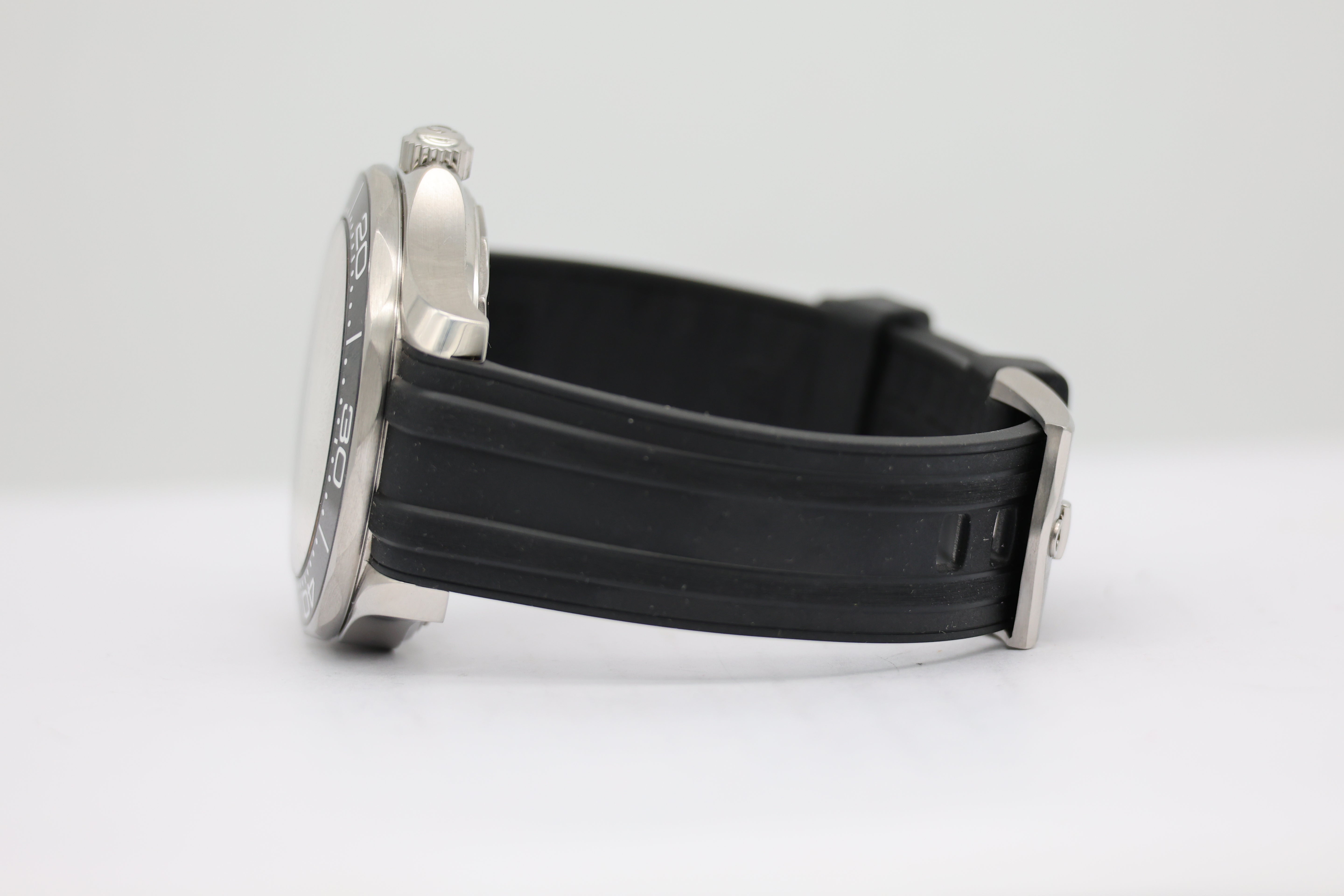 Omega Seamaster 300M Diver Automatik schwarz 42mm 21032422001001 - Detailansicht 3