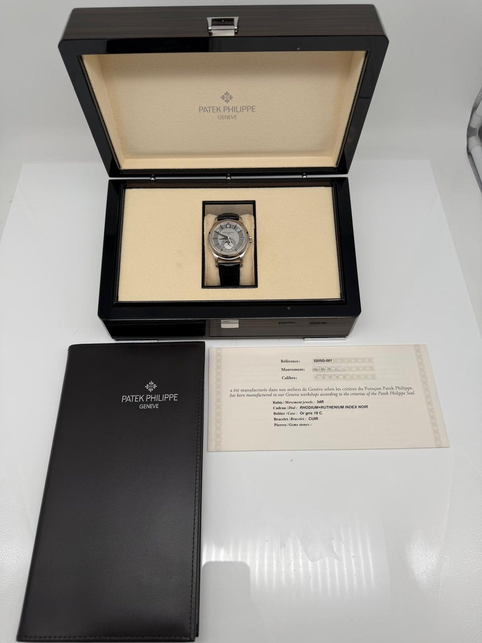 Patek Philippe Annual Calendar Mondphase 40mm Automatik Weißgold 5205G - Papiere und oder Lieferumfang