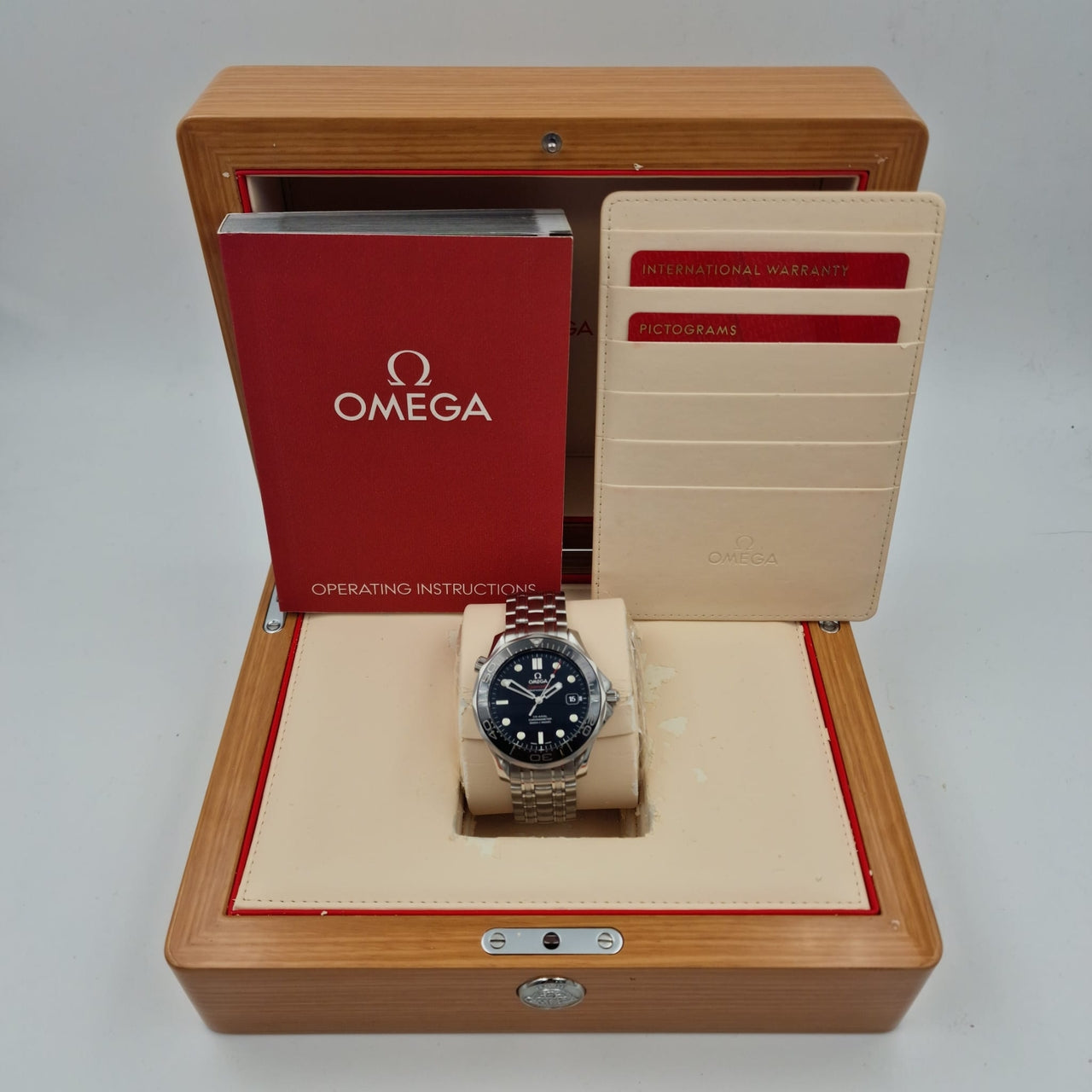 Omega Seamaster Diver 300 M Automatik Herrenuhr 41mm 21230412001003 - Papiere und oder Lieferumfang