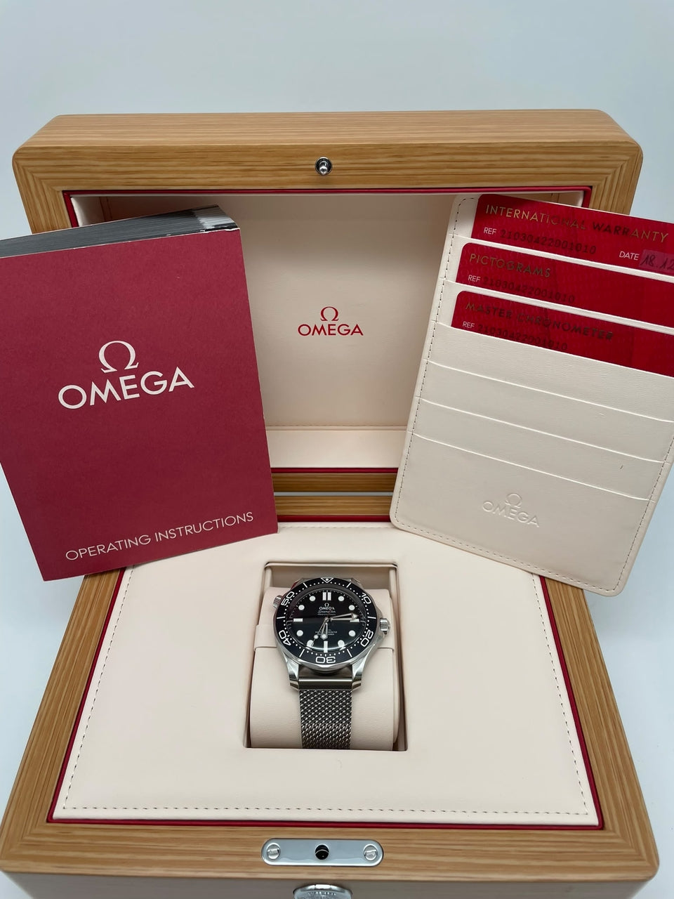 Omega Seamaster Diver 300 M 42mm Automatik 21030422001010 - Papiere und oder Lieferumfang