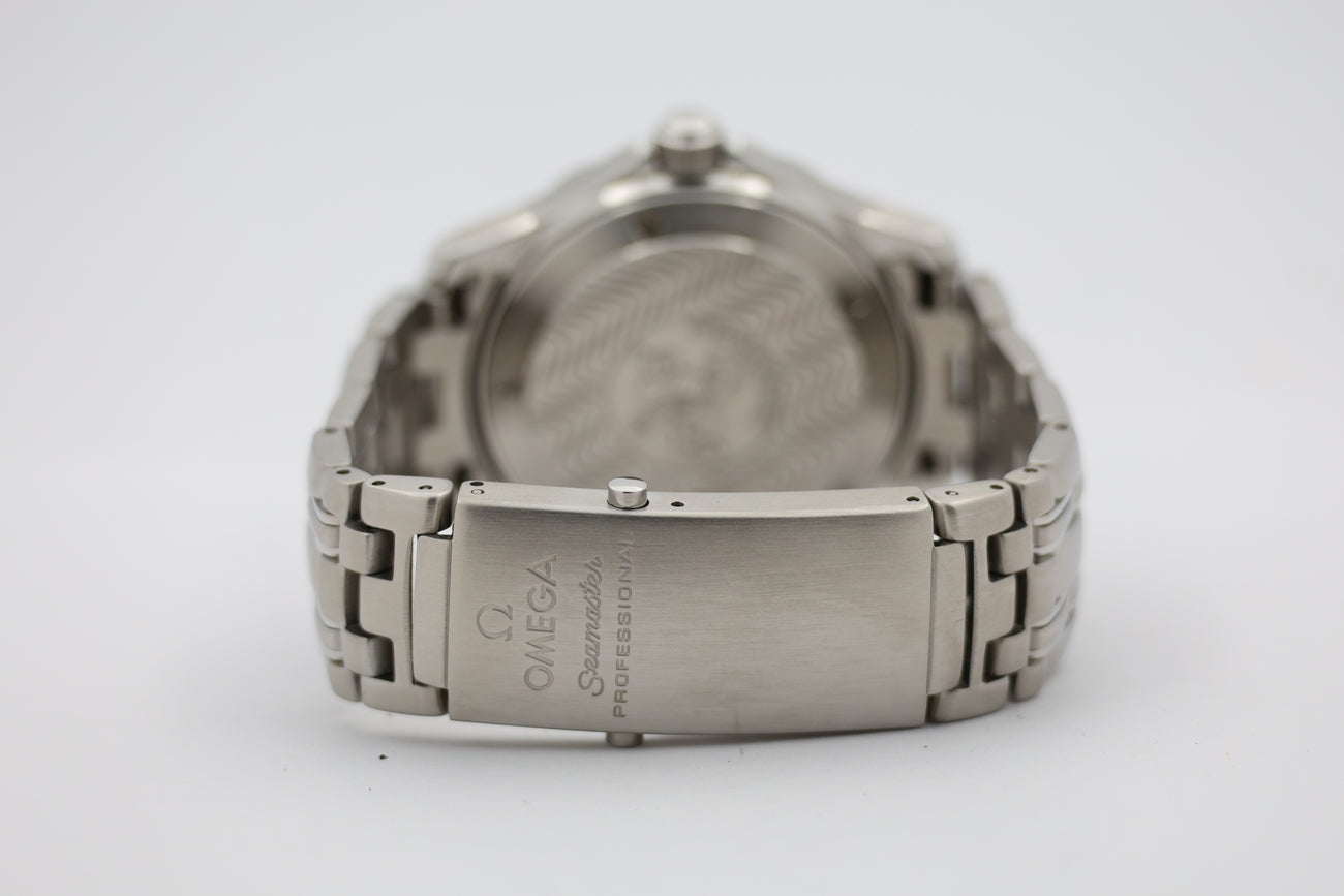 Omega Seamaster Diver 300m 36mm Quarz Herrenuhr 25618000 - Detailansicht 5