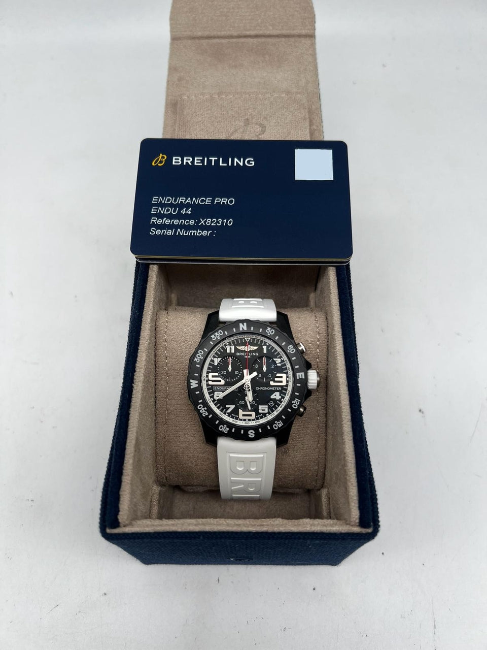 Breitling Endurance Pro Quarz Herrenuhr 44mm NEU X82310 - Papers and documentation