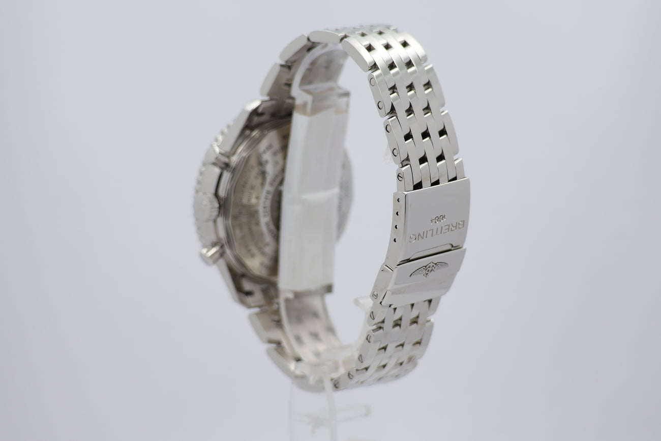 Breitling Navitimer World GMT 46 Automatik Herrenuhr A24322 - Detail view 2