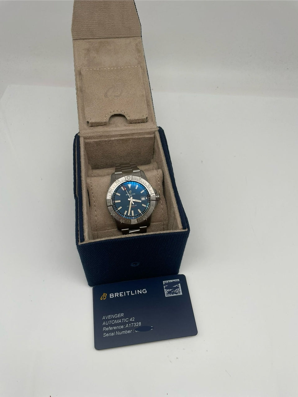 Breitling Avenger 42mm Automatik A17328 - Papiere und oder Lieferumfang