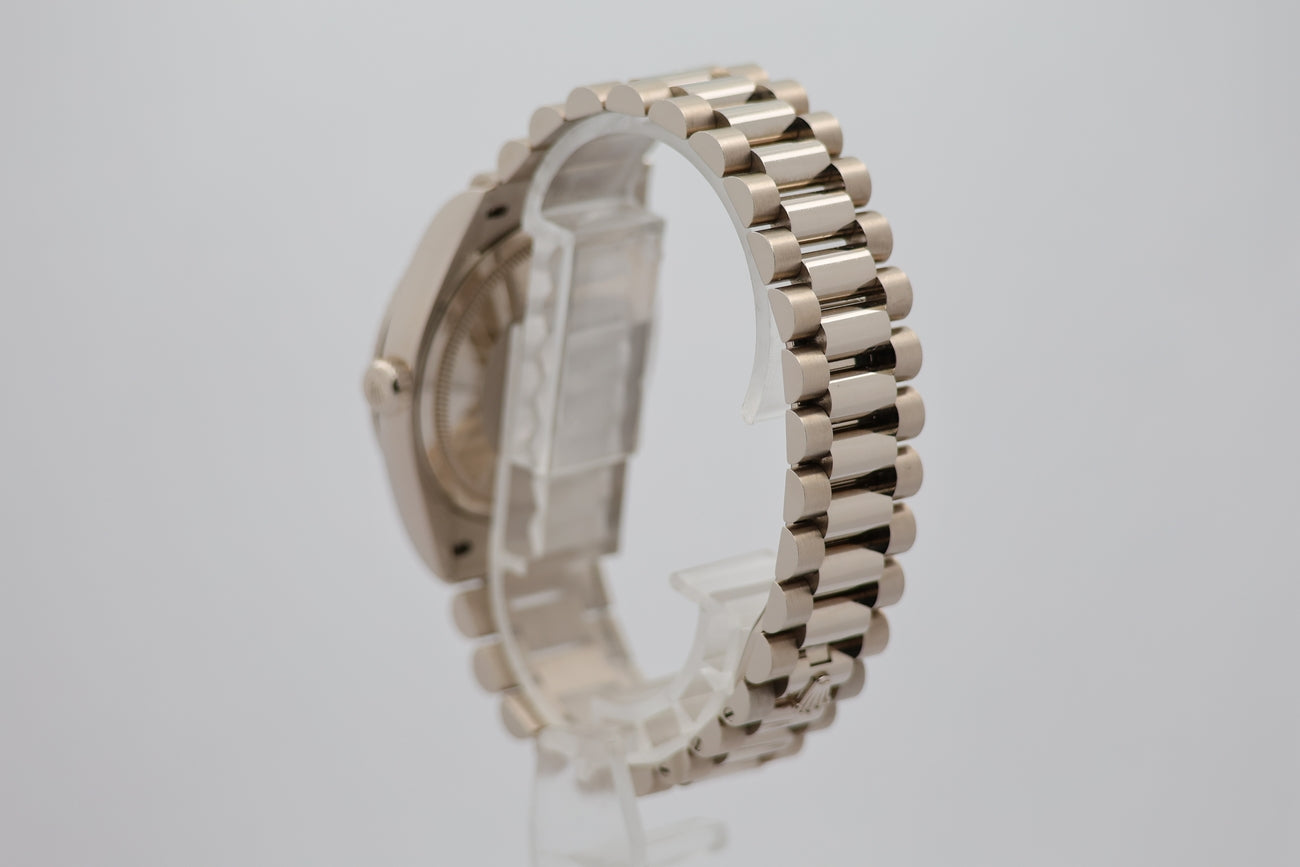 Rolex Day-Date 36 Automatik Herrenuhr Weißgold Blau 128239 - Detailansicht 2