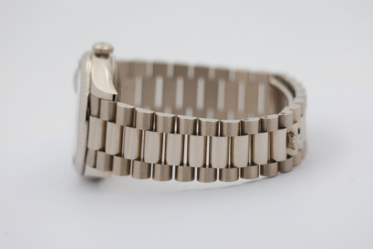 Rolex Day-Date 36 Automatik Herrenuhr Weißgold Blau 128239 - Detailansicht 3