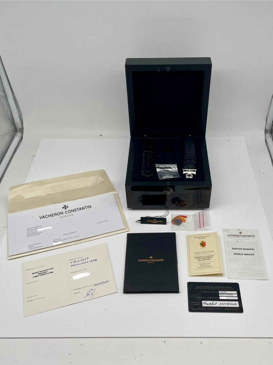 Vacheron Constantin Overseas Dual Time 41mm 7900V - Papiere und oder Lieferumfang