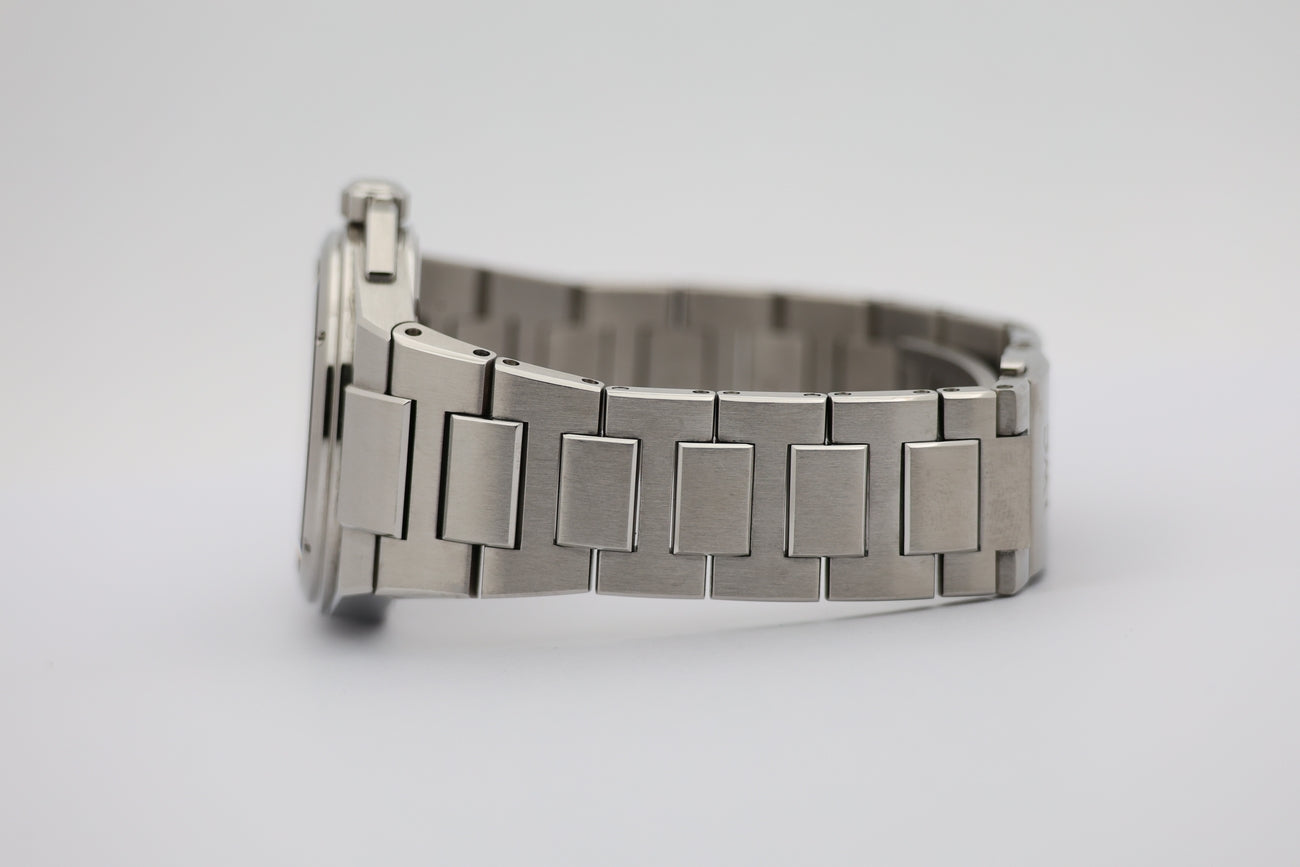 IWC Ingenieur Automatik Herrenuhr Schwarz IW323902 - Detailansicht 3