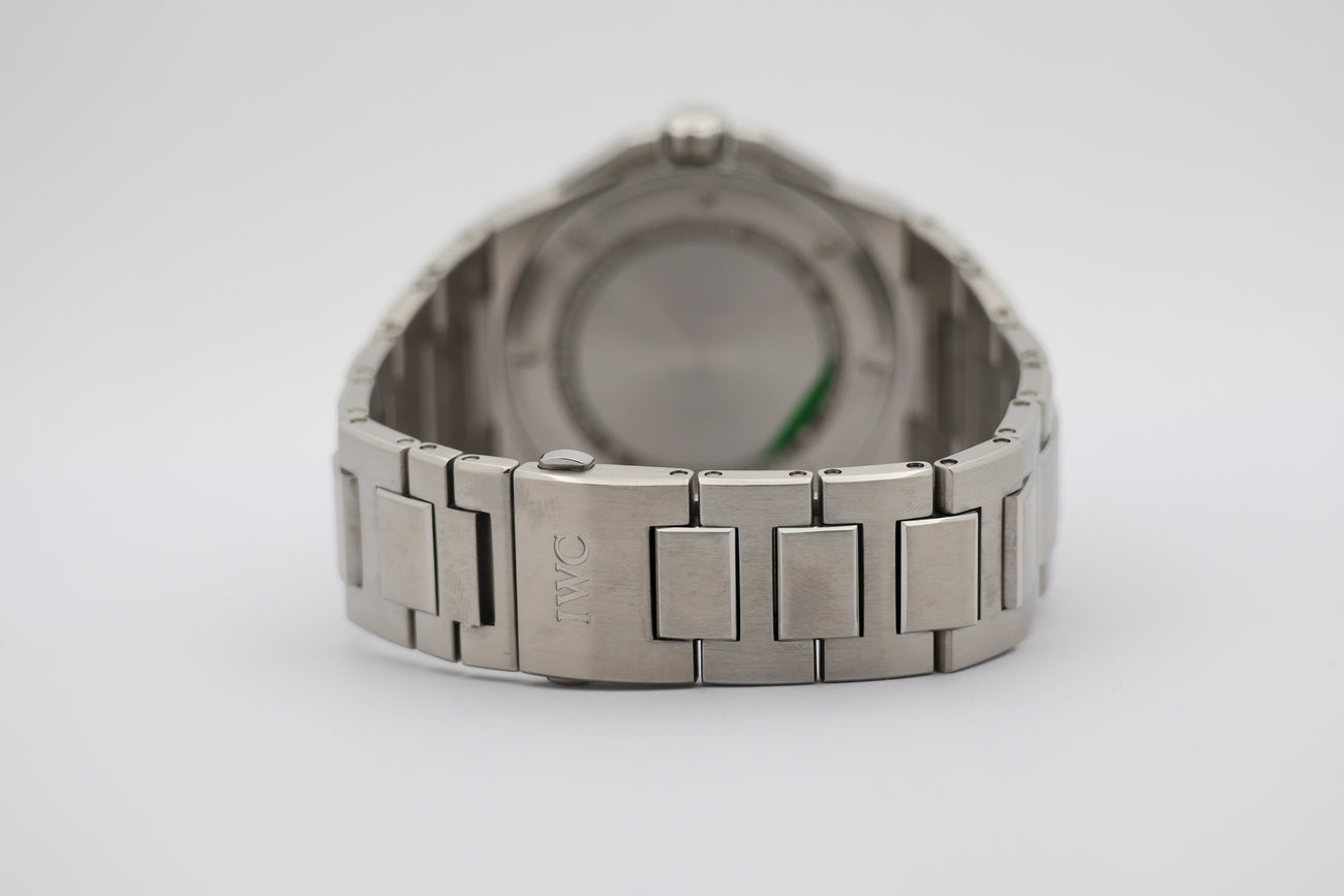 IWC Ingenieur Automatik Herrenuhr Schwarz IW323902 - Detailansicht 5