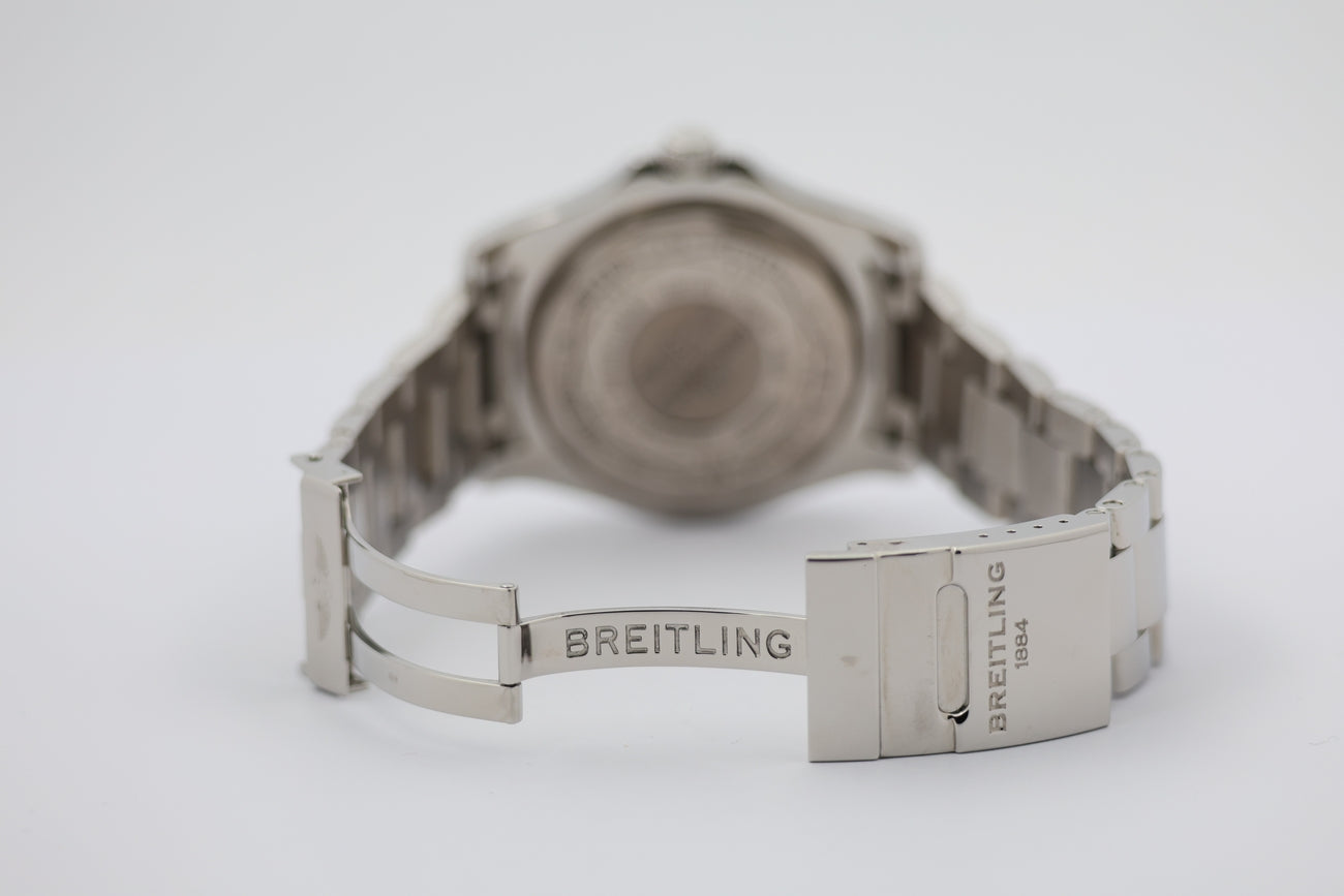 Breitling Avenger II GMT Perlmutt-Blatt 43mm Automatik A32390 - Detailansicht 6