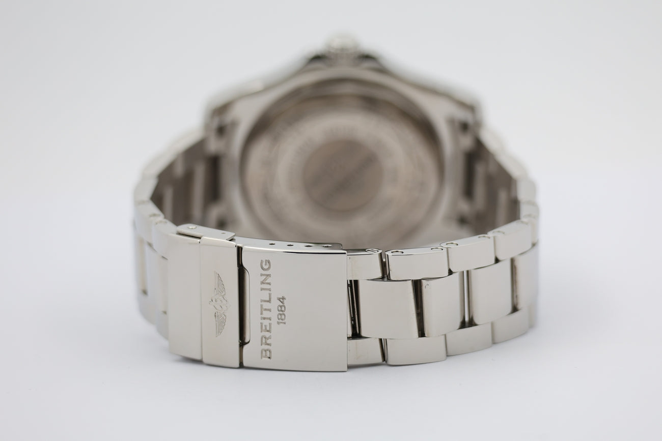 Breitling Avenger II GMT Perlmutt-Blatt 43mm Automatik A32390 - Detailansicht 5