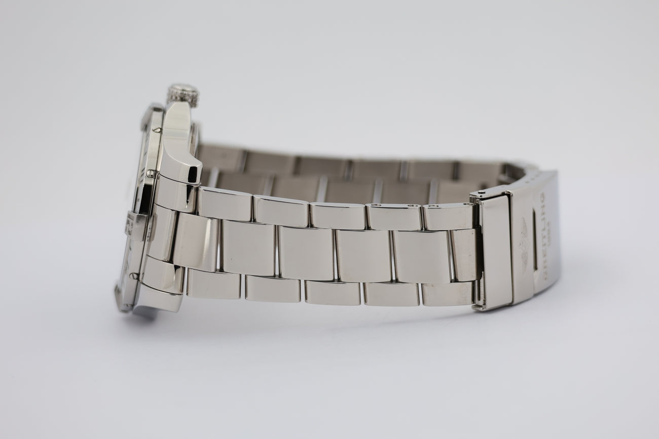 Breitling Avenger II GMT Perlmutt-Blatt 43mm Automatik A32390 - Detailansicht 3