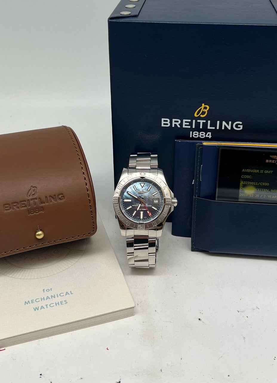 Breitling Avenger II GMT Perlmutt-Blatt 43mm Automatik A32390 - Papiere und oder Lieferumfang