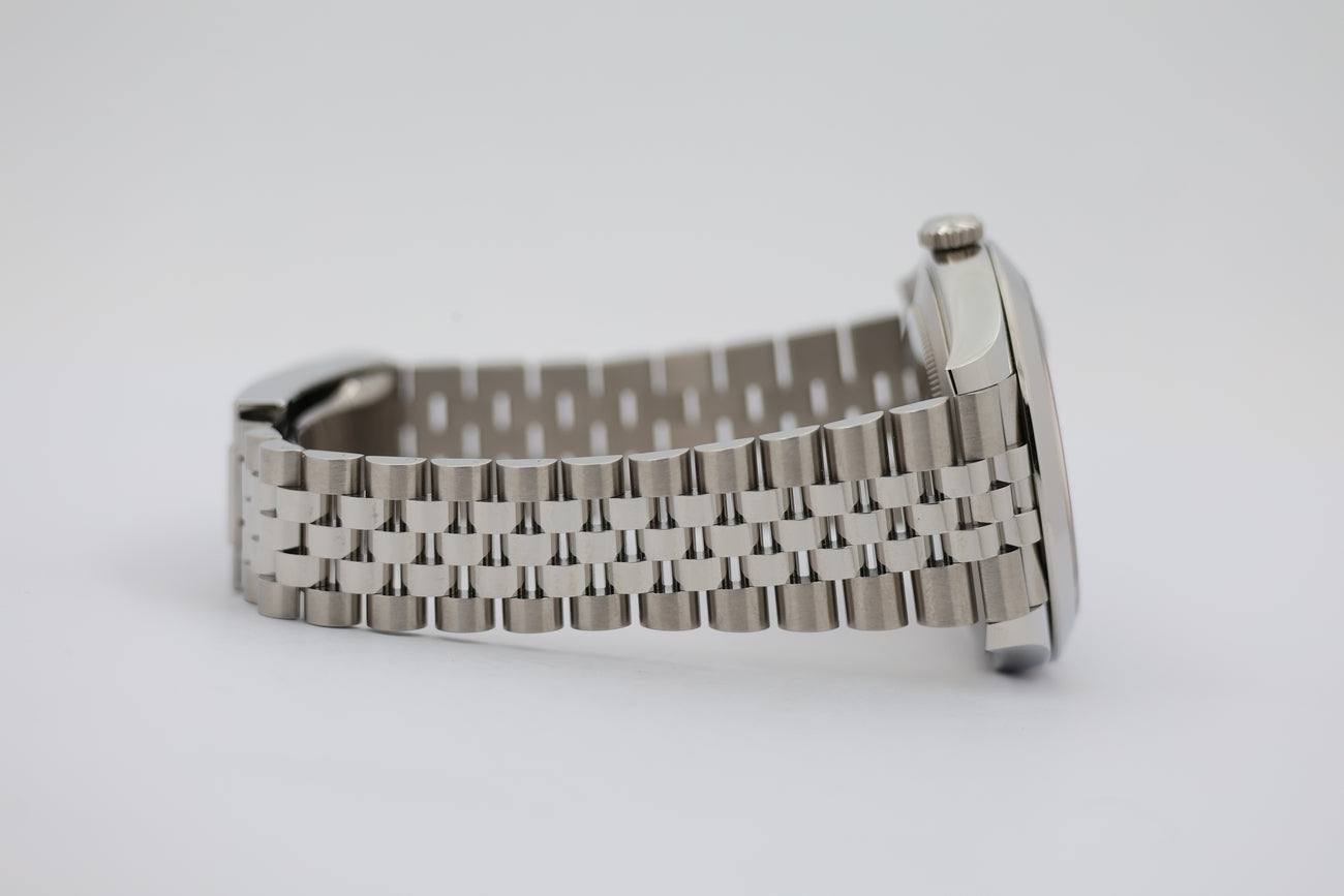 Rolex Datejust Automatik Herrenuhr 41mm Weiß 126300 - Detailansicht 4