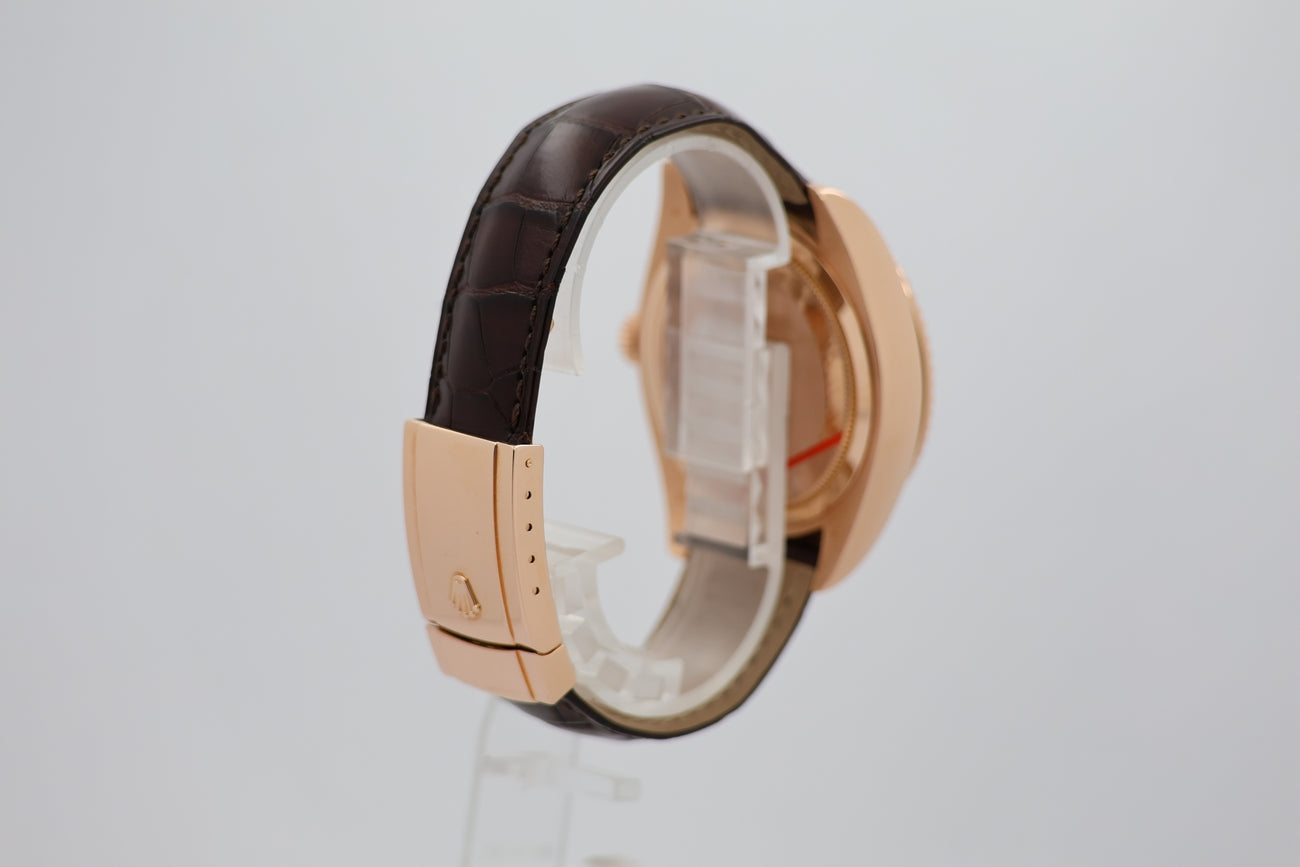 Rolex Sky-Dweller 42mm 18k Rose Gold Chocolate 326135 - Detailansicht 1