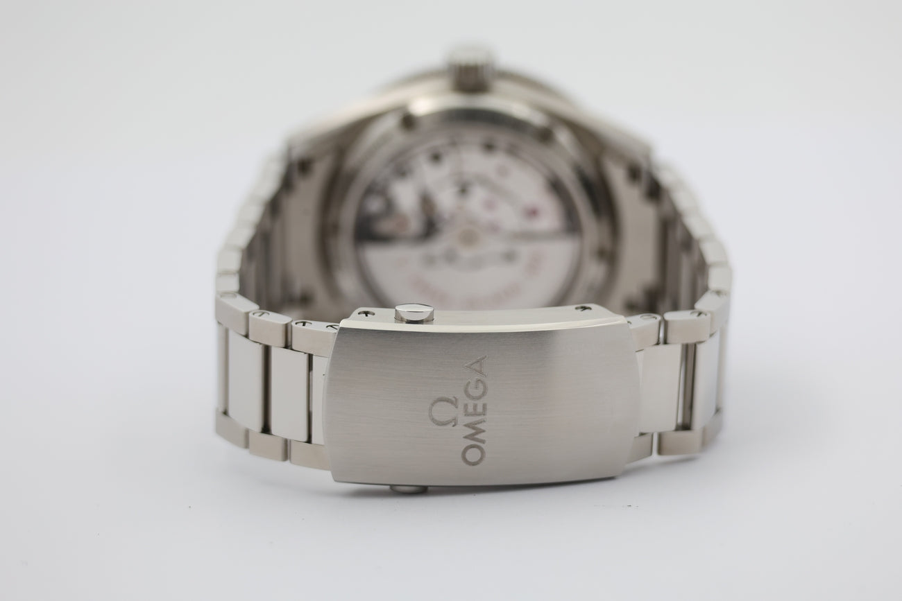 Omega Seamaster 300 Automatik Herrenuhr Schwarz 23330412101001 - Detail view 5