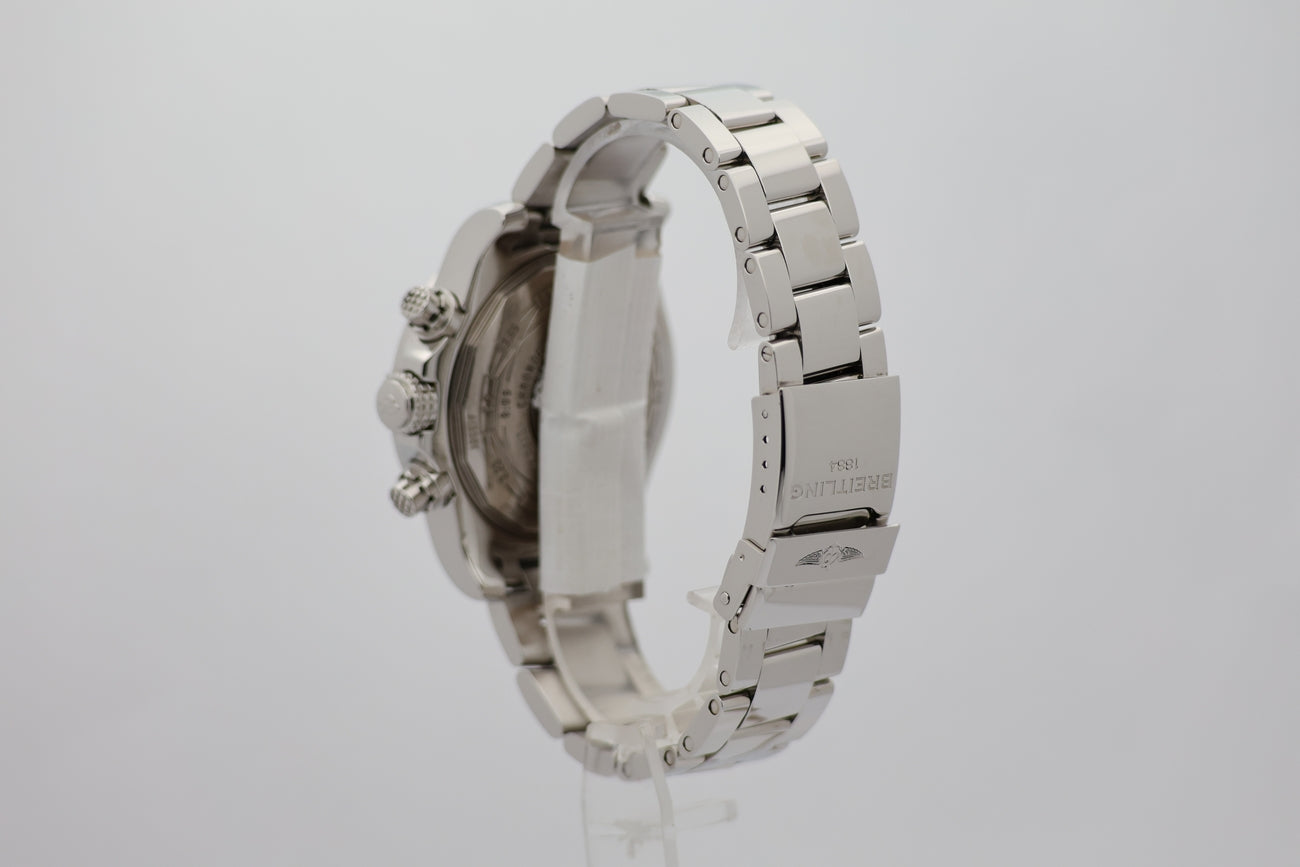 Breitling Avenger II Limited Edition White Panda 43mm Automatik A13381 - Detailansicht 2