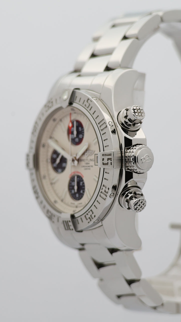 Breitling Avenger II Limited Edition White Panda 43mm Automatik A13381 - Detailansicht 7