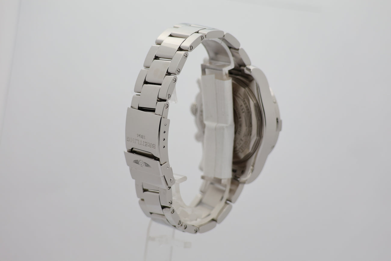 Breitling Avenger II Limited Edition White Panda 43mm Automatik A13381 - Detailansicht 1