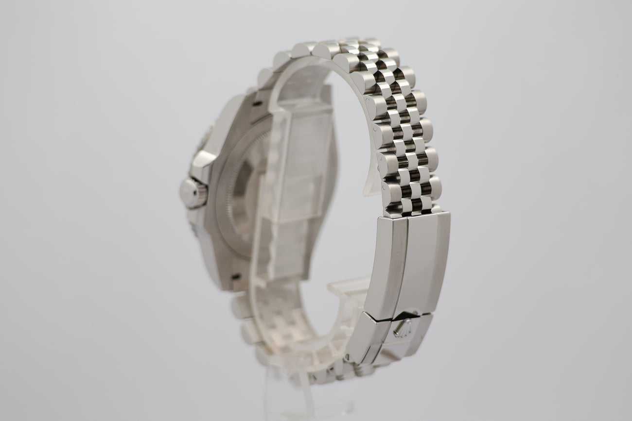 Rolex GMT-Master II Automatik Herrenuhr 40mm 126710BLNR - Detailansicht 2