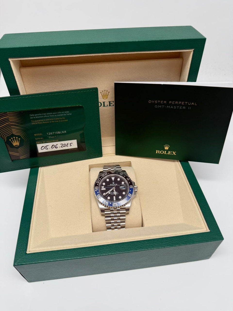 Rolex GMT-Master II Automatik Herrenuhr 40mm 126710BLNR - Papiere und oder Lieferumfang