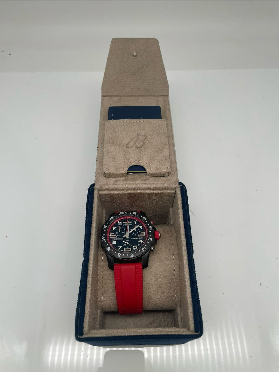 Breitling Endurance Pro 44mm Quarz "Air Asia" X82310 - Papiere und oder Lieferumfang