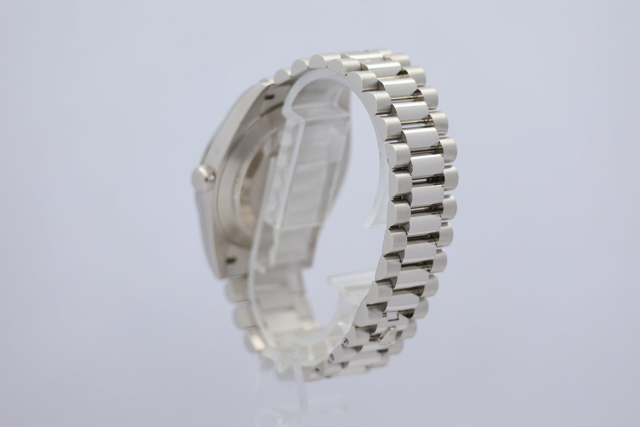 Rolex Day-Date 40 Platinum Ice Blue Baguette Dial 228206 Box + og. Papiere
