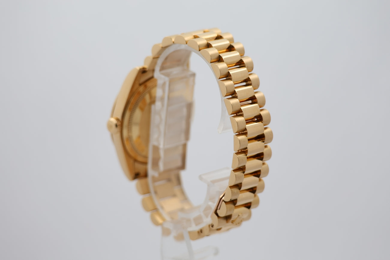 Rolex Day-Date 36 Automatik Herrenuhr Diamond-Dial 118238 - Detail view 2