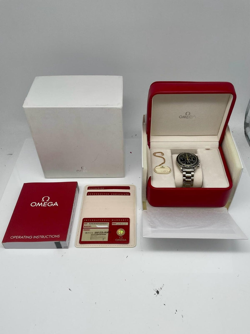 Omega Speedmaster Racing 40mm Automatik 32630405006001 - Papiere und oder Lieferumfang