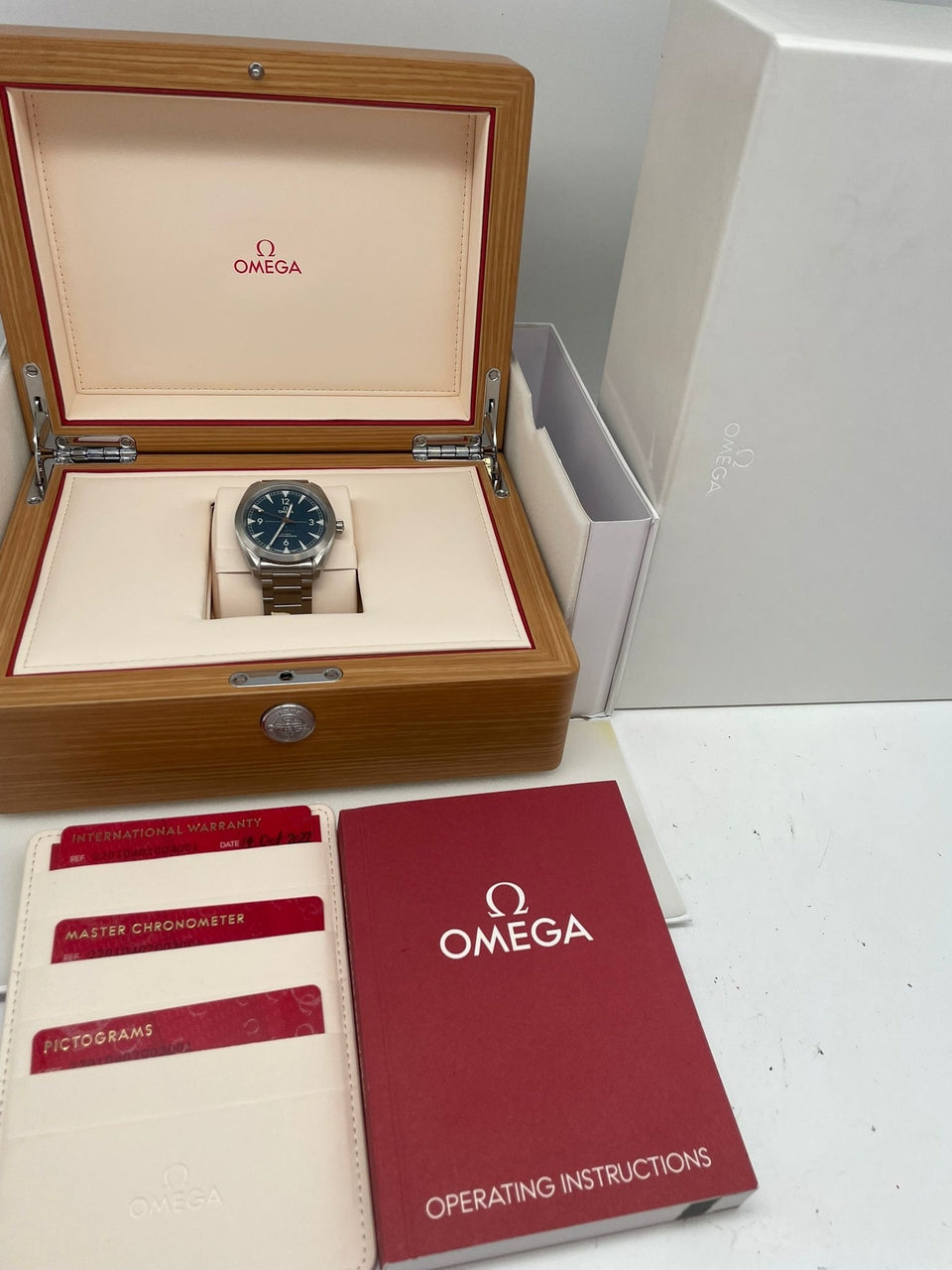Omega Seamaster Railmaster Automatik 40mm 22010402003001 - Papiere und oder Lieferumfang