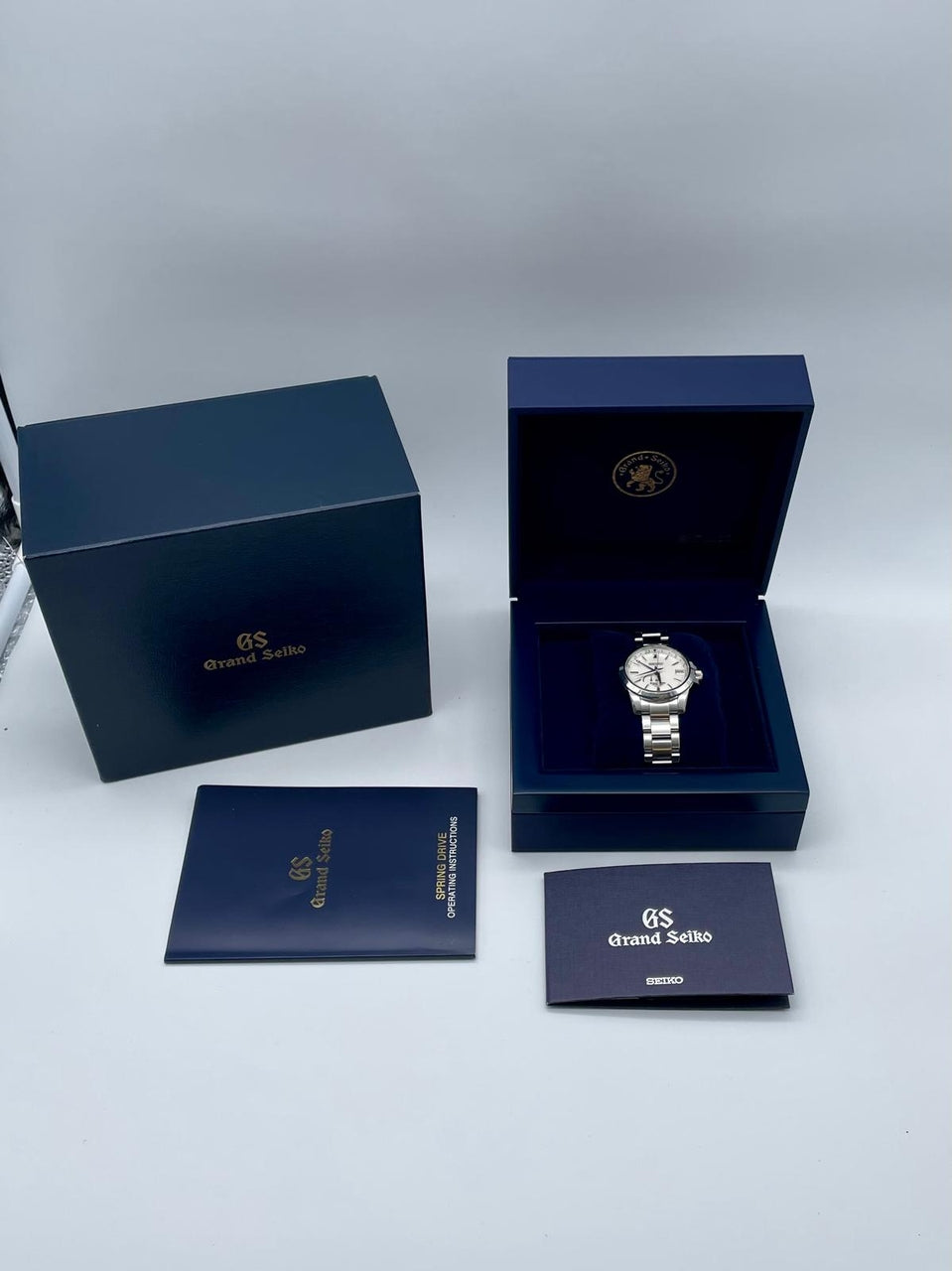 Grand Seiko Spring Drive GMT 39mm Herrenuhr SBGE009 - Papiere und oder Lieferumfang