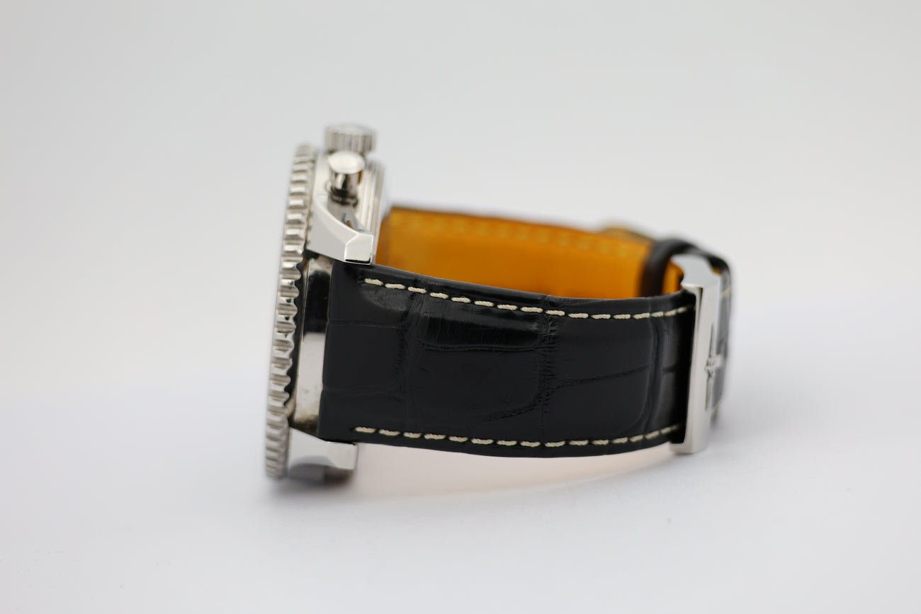 Breitling Navitimer World GMT 46mm Automatik A24322 - Detail view 3