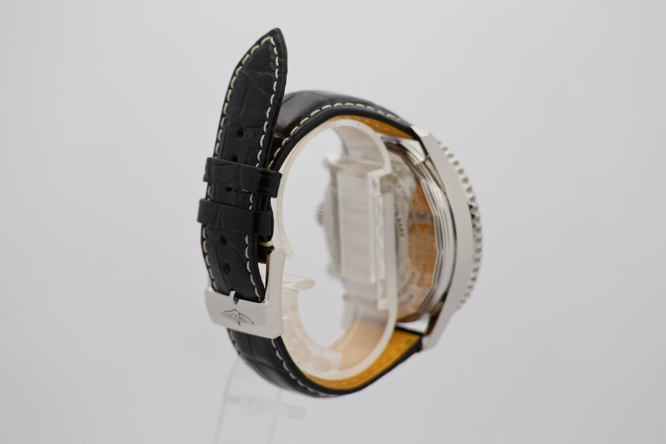 Breitling Navitimer World GMT 46mm Automatik A24322 - Detail view 1