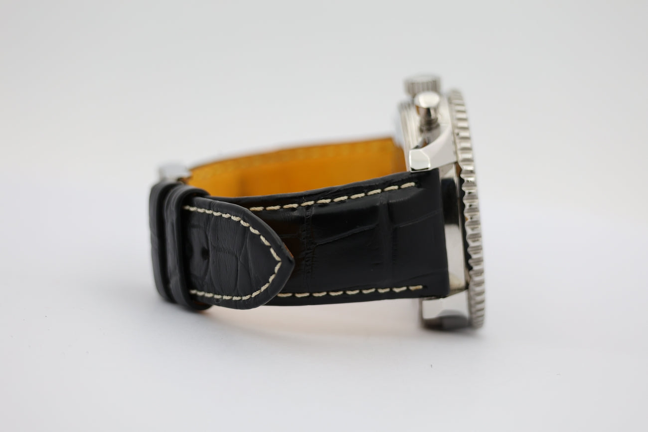 Breitling Navitimer World GMT 46mm Automatik A24322 - Detail view 4