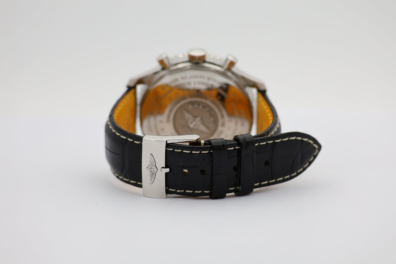 Breitling Navitimer World GMT 46mm Automatik A24322 - Detail view 5