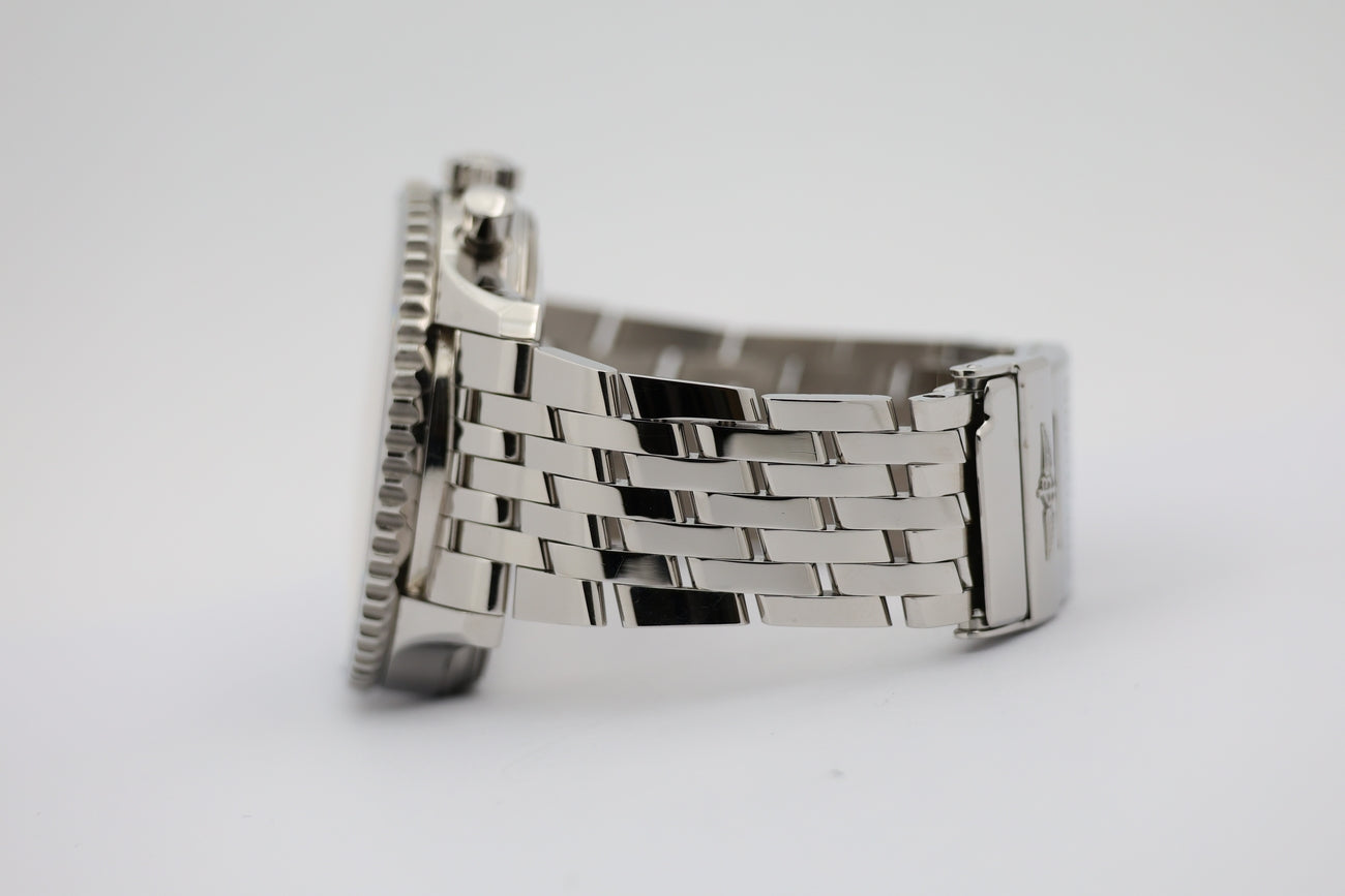 Breitling Navitimer 1 B01 Chronograph Automatik Herrenuhr 46mm AB0127 - Detailansicht 3