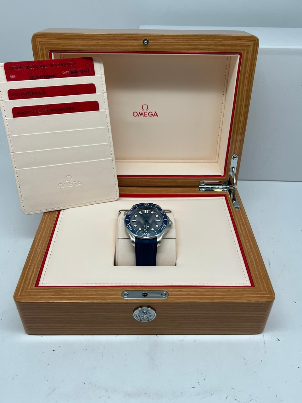 Omega Seamaster Diver 300M Automatik 42mm 21032422006001 - Papiere und oder Lieferumfang