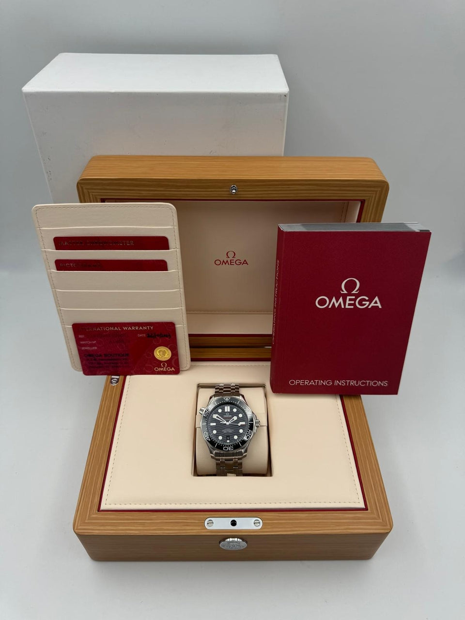 Omega Seamaster Diver 300 M Automatik Herrenuhr 42mm 21030422001001 - Papiere und oder Lieferumfang