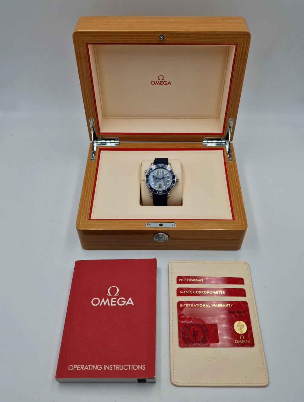 Omega Seamaster Diver 300 M Herrenuhr 42mm 21032422006001 - Papiere und oder Lieferumfang