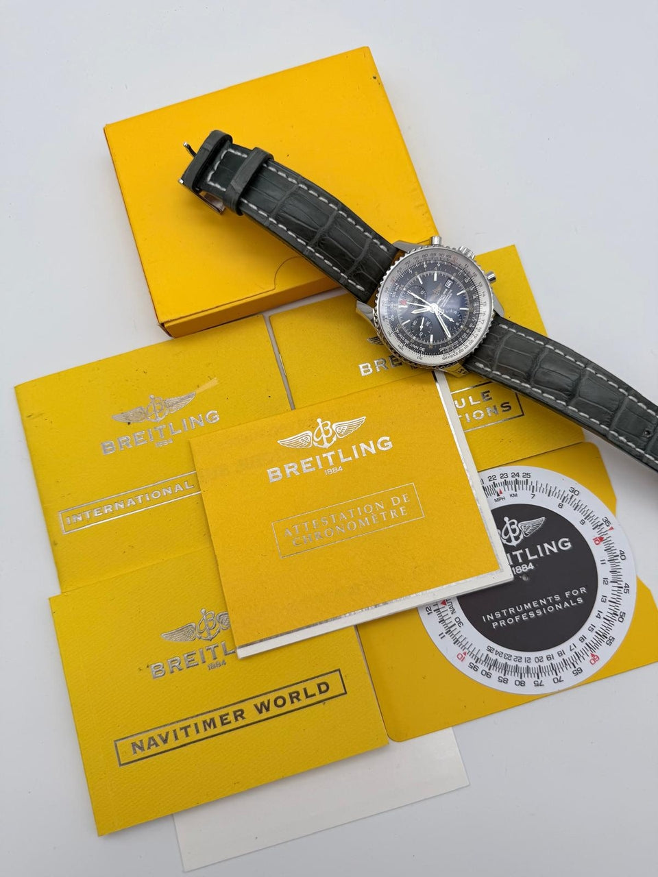 Breitling Navitimer World 46mm Automatik A24322 - Papers and documentation