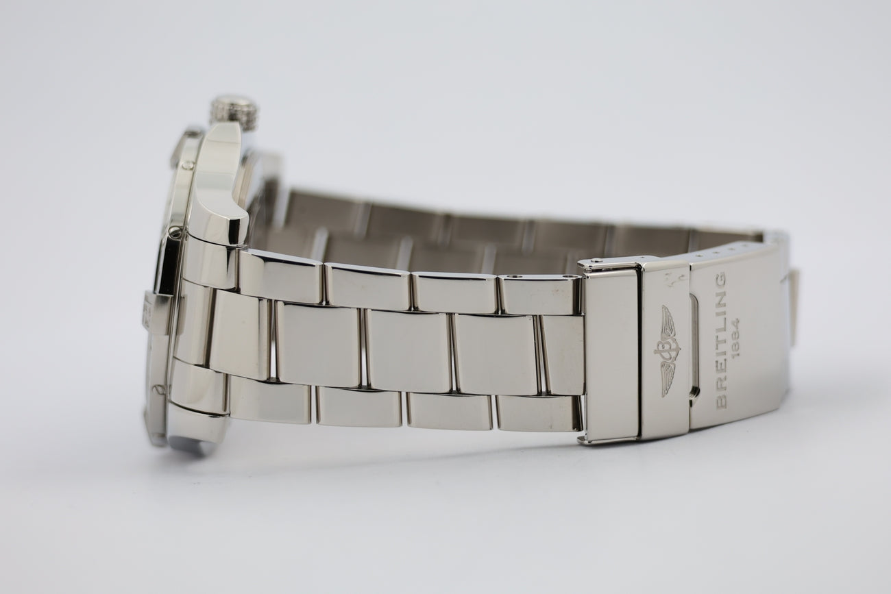 Breitling Avenger II GMT Perlmutt-Blatt 43mm Automatik A32390 - Detailansicht 3