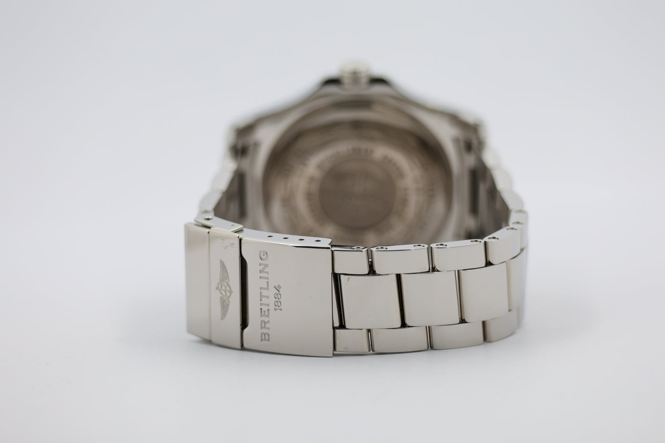 Breitling Avenger II GMT Perlmutt-Blatt 43mm Automatik A32390 - Detailansicht 5