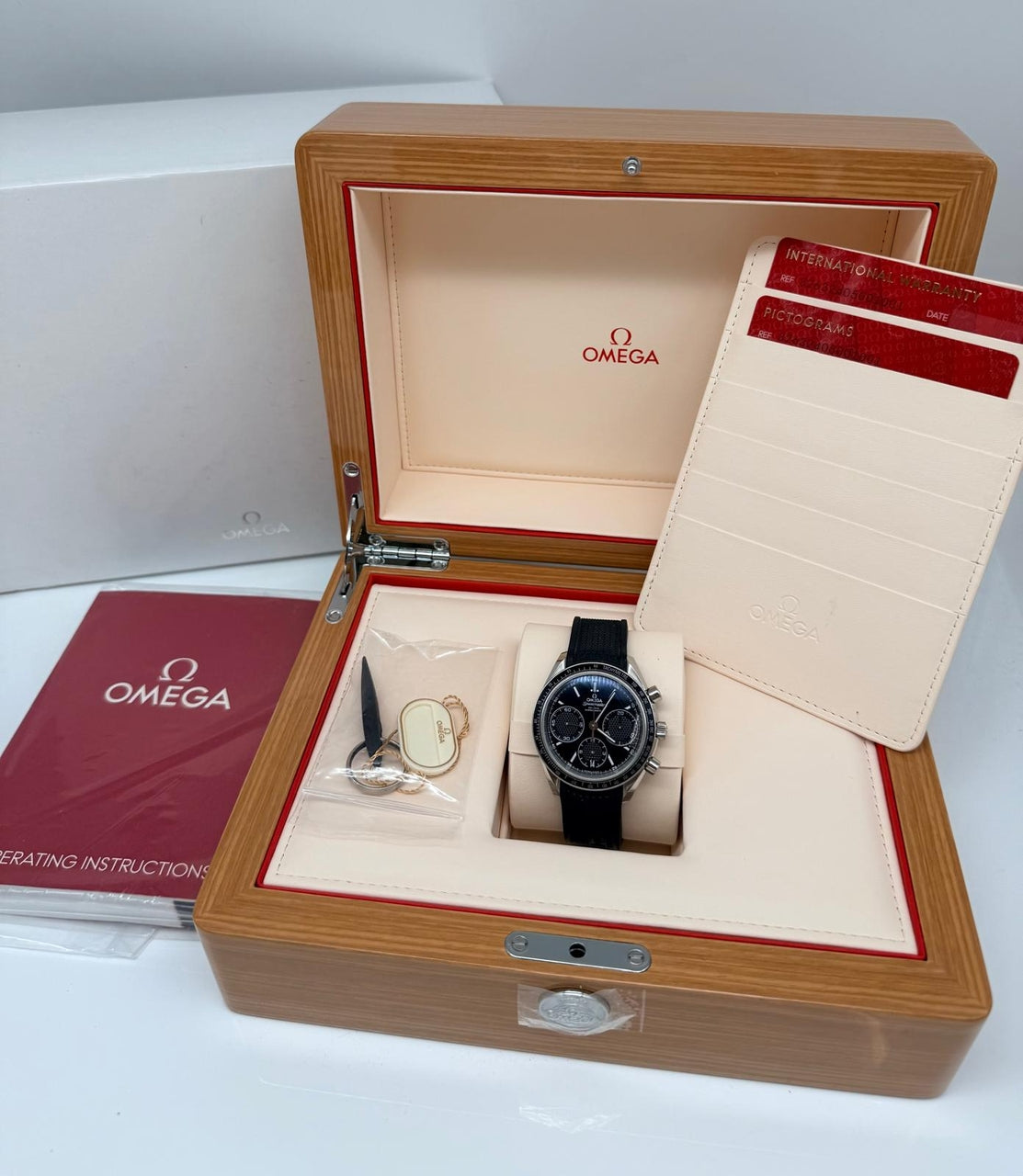 Omega Speedmaster Racing 40mm Automatik 32632405001001 - Papers and documentation