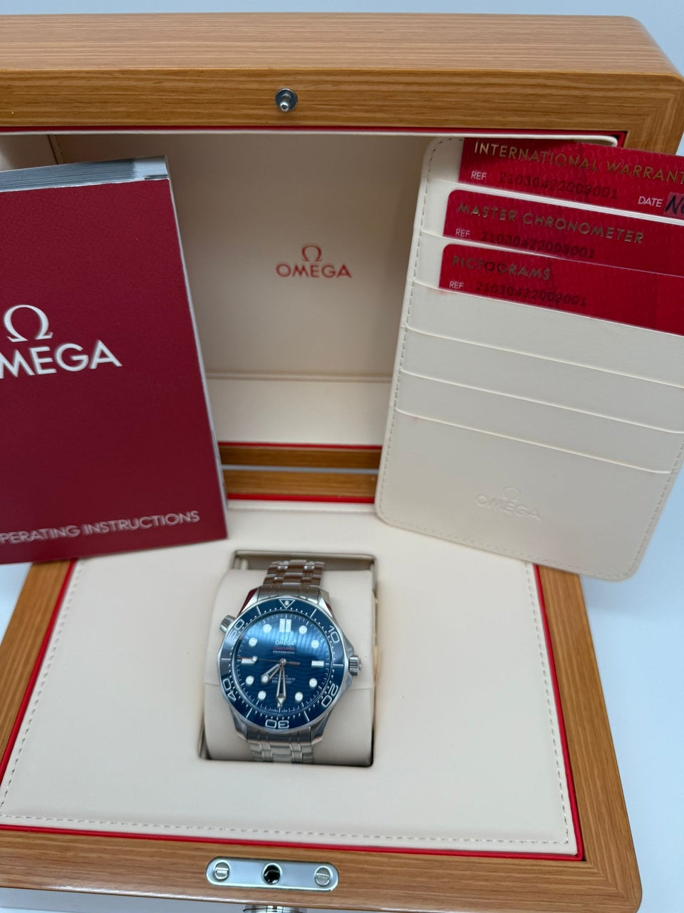 Omega Seamaster Diver 300m Automatik 42mm 21030422003001 - Papiere und oder Lieferumfang