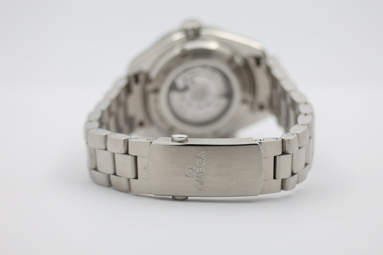 Omega Seamaster Planet Ocean Automatik Herrenuhr Stahl 37,5mm 23230382001001 - Detailansicht 5