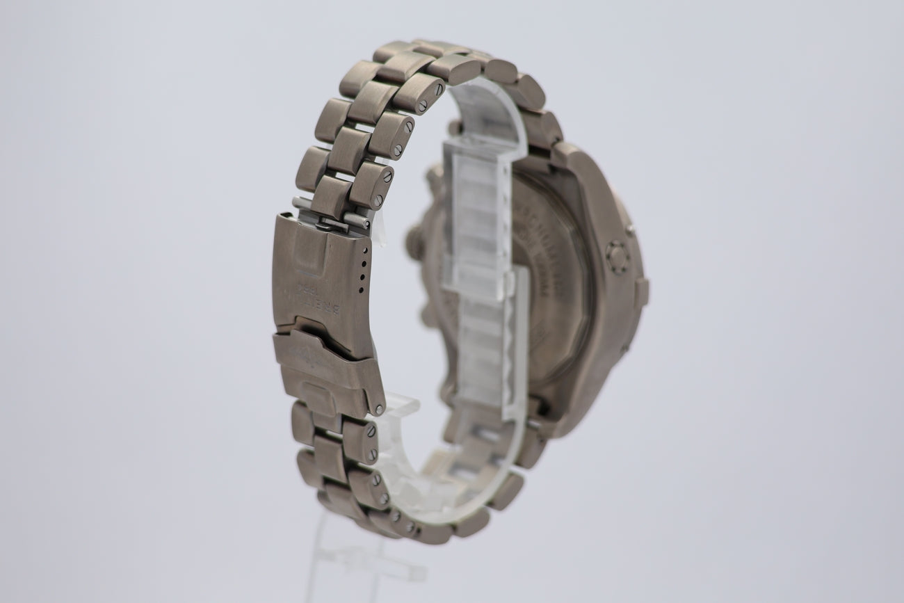 Breitling Chrono Avenger M1 44mm Quarz E73360 Box + og. Papiere