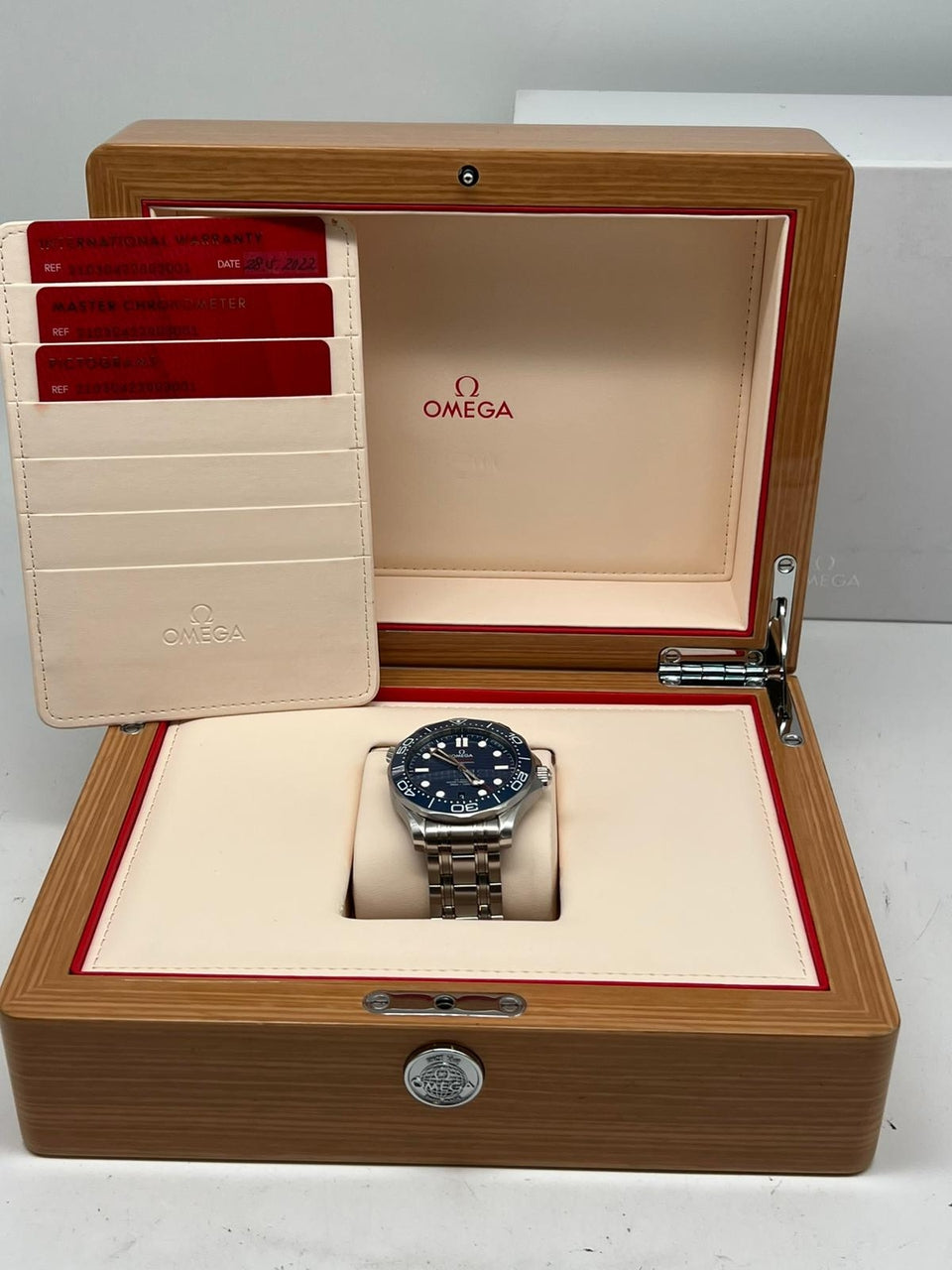 Omega Seamaster Diver 300M Automatik 42mm 21030422003001 - Papiere und oder Lieferumfang